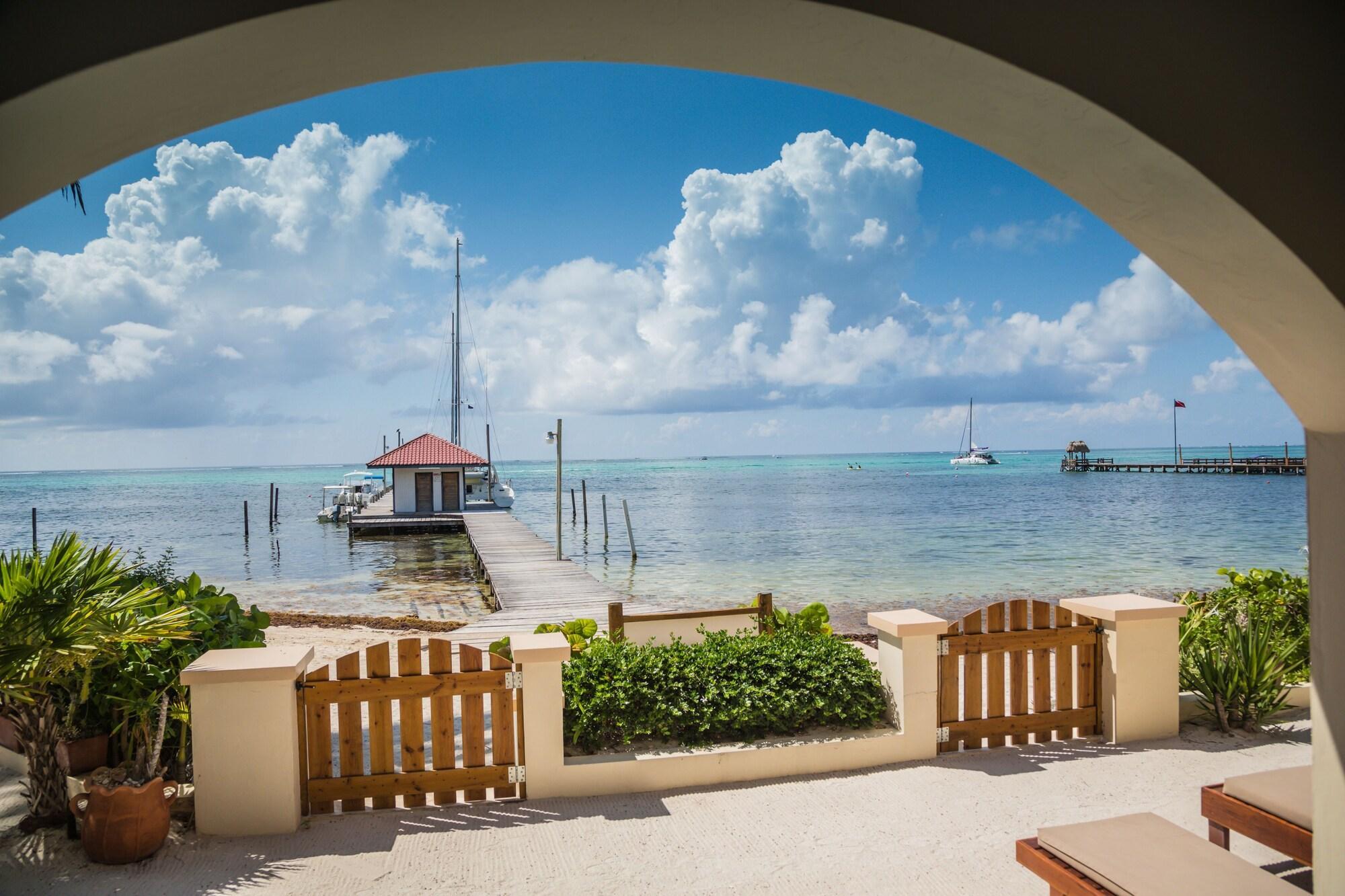 The Palms Oceanfront Suites San Pedro  Exteriér fotografie