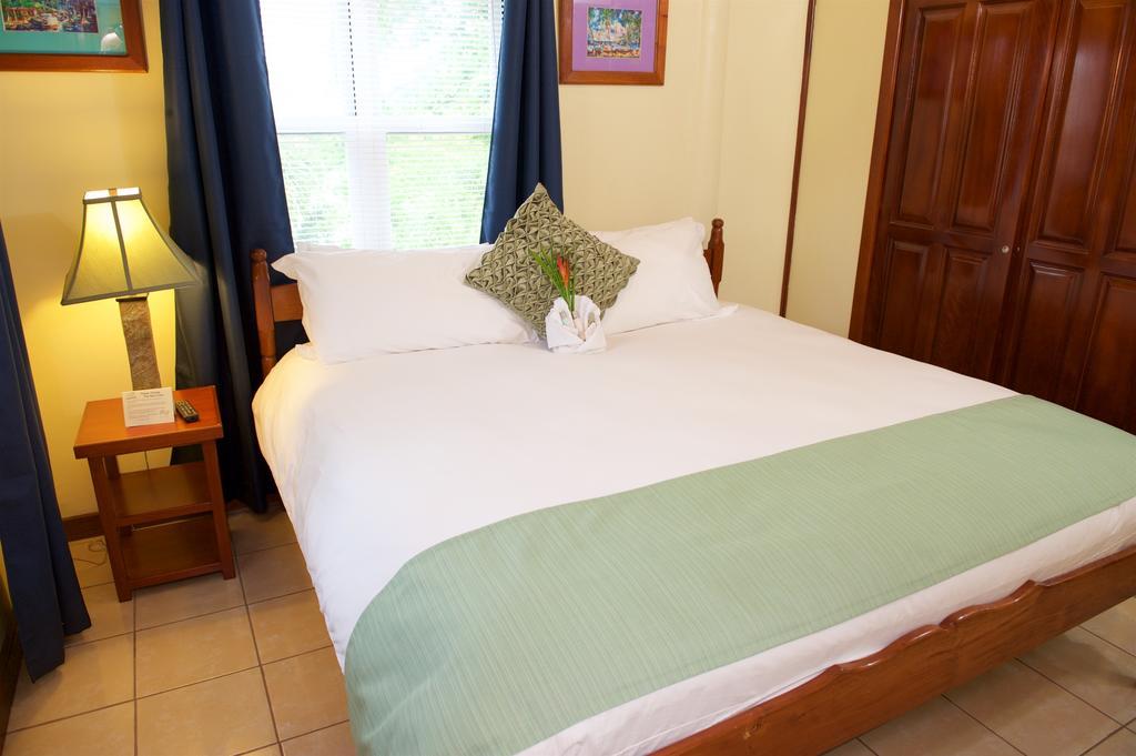 The Palms Oceanfront Suites San Pedro  Exteriér fotografie