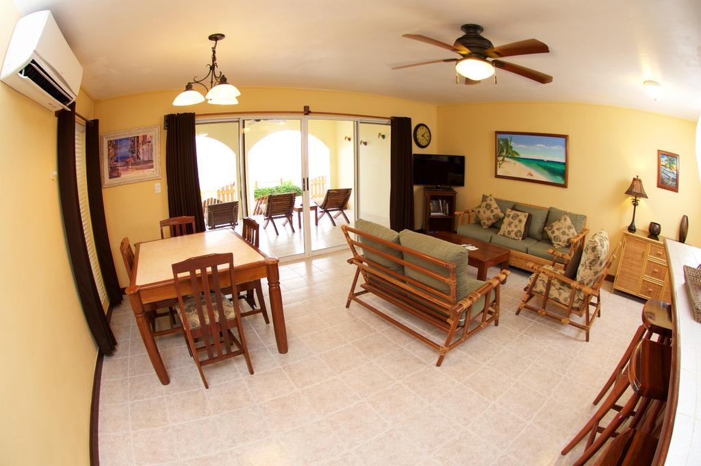 The Palms Oceanfront Suites San Pedro  Exteriér fotografie
