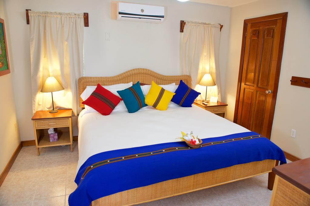 The Palms Oceanfront Suites San Pedro  Exteriér fotografie