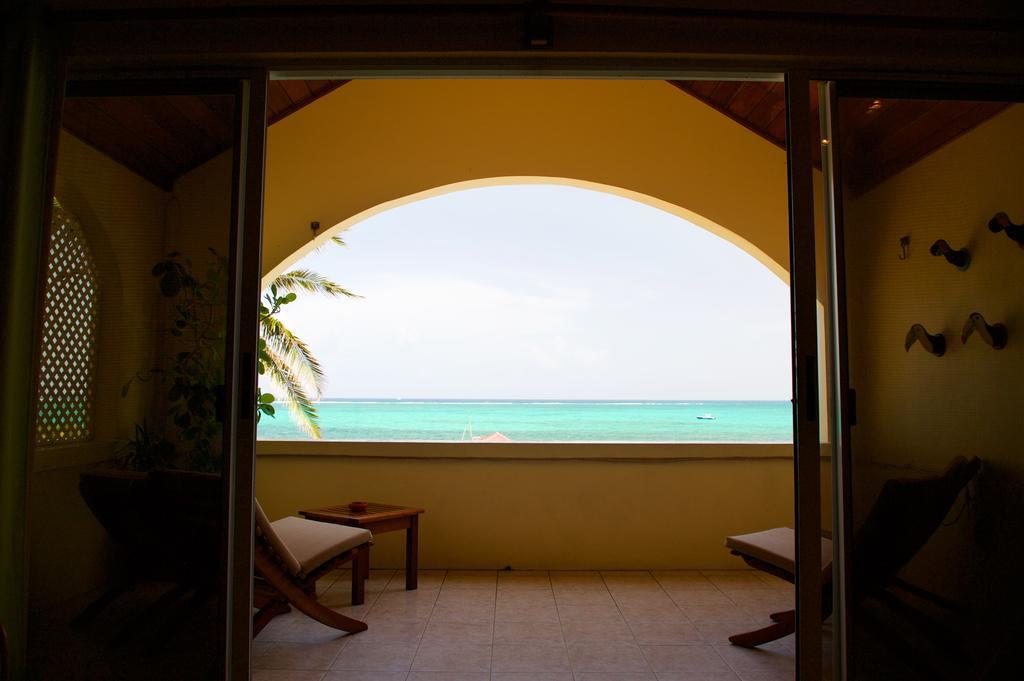 The Palms Oceanfront Suites San Pedro  Exteriér fotografie